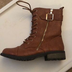 Mid calf winter boots